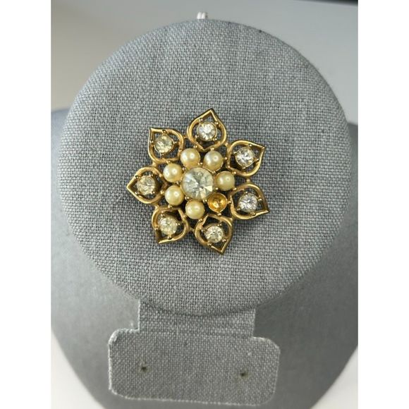 Gold Plated Floral Brooch Pendant With Swarovski Crystals & Simulated Pearls